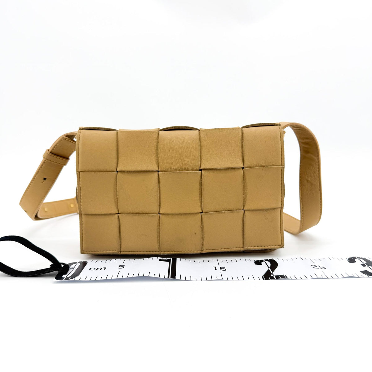 Bottega Veneta Cassette Maxi Intrecciato Leather Beige Leather Crossbody Bag Bag (Pre-Owned)