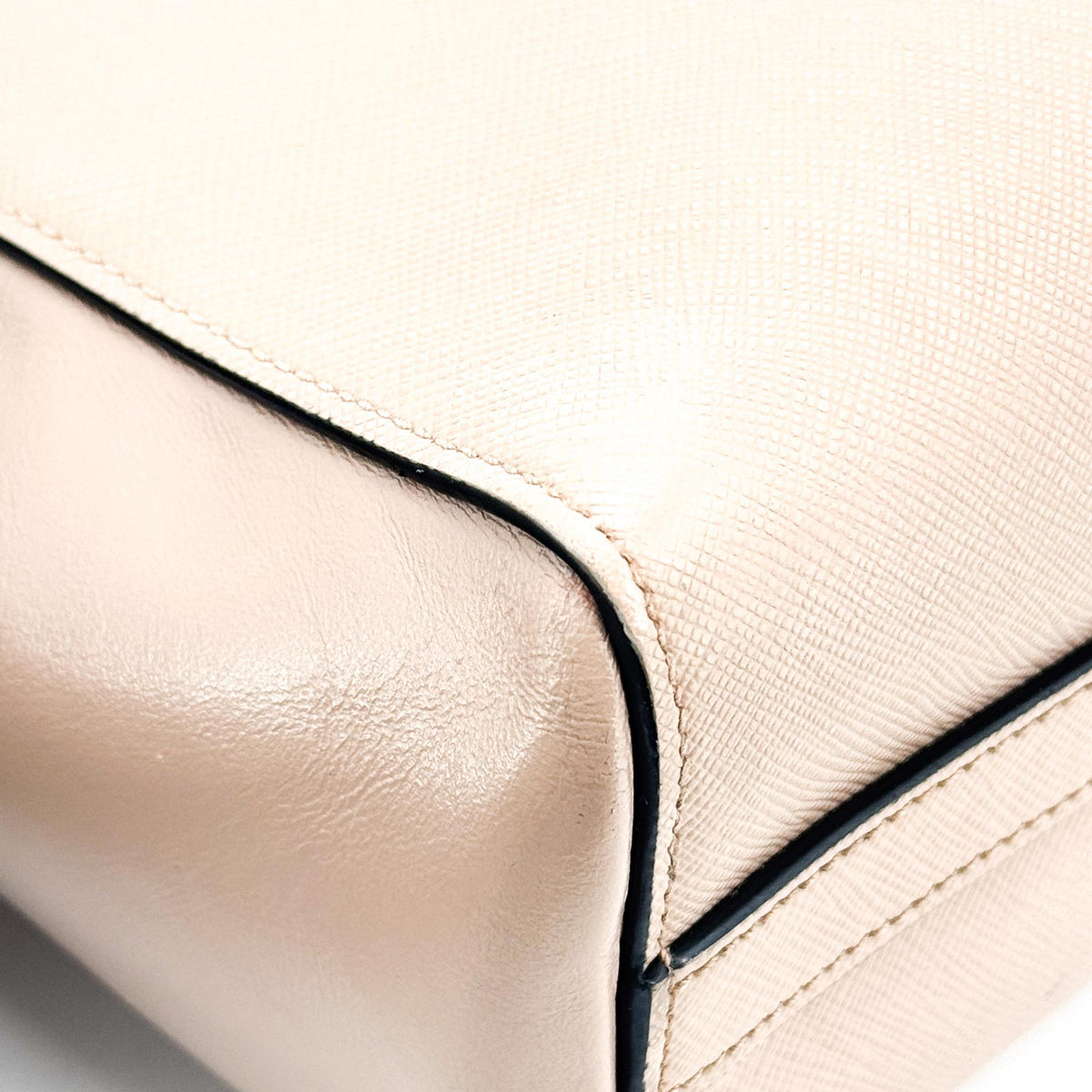 Prada Vintage Tote Leather Beige Leather Tote Bag Bag (Pre-Owned)