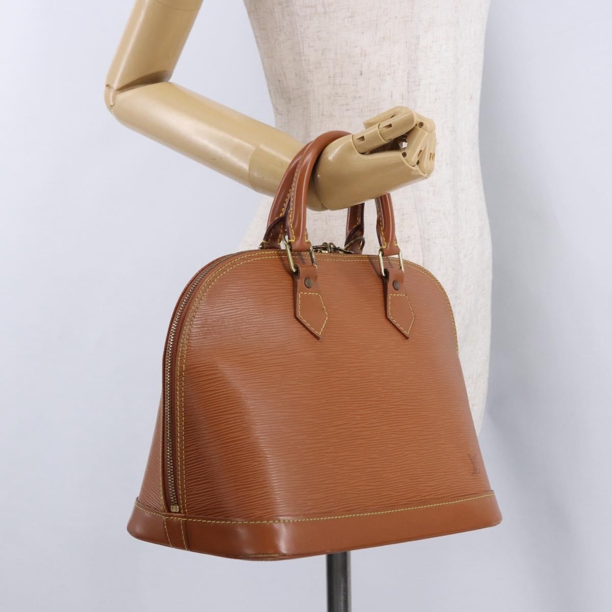 Louis Vuitton Alma Epi Leather Gold Leather Handbag (Pre-Owned)