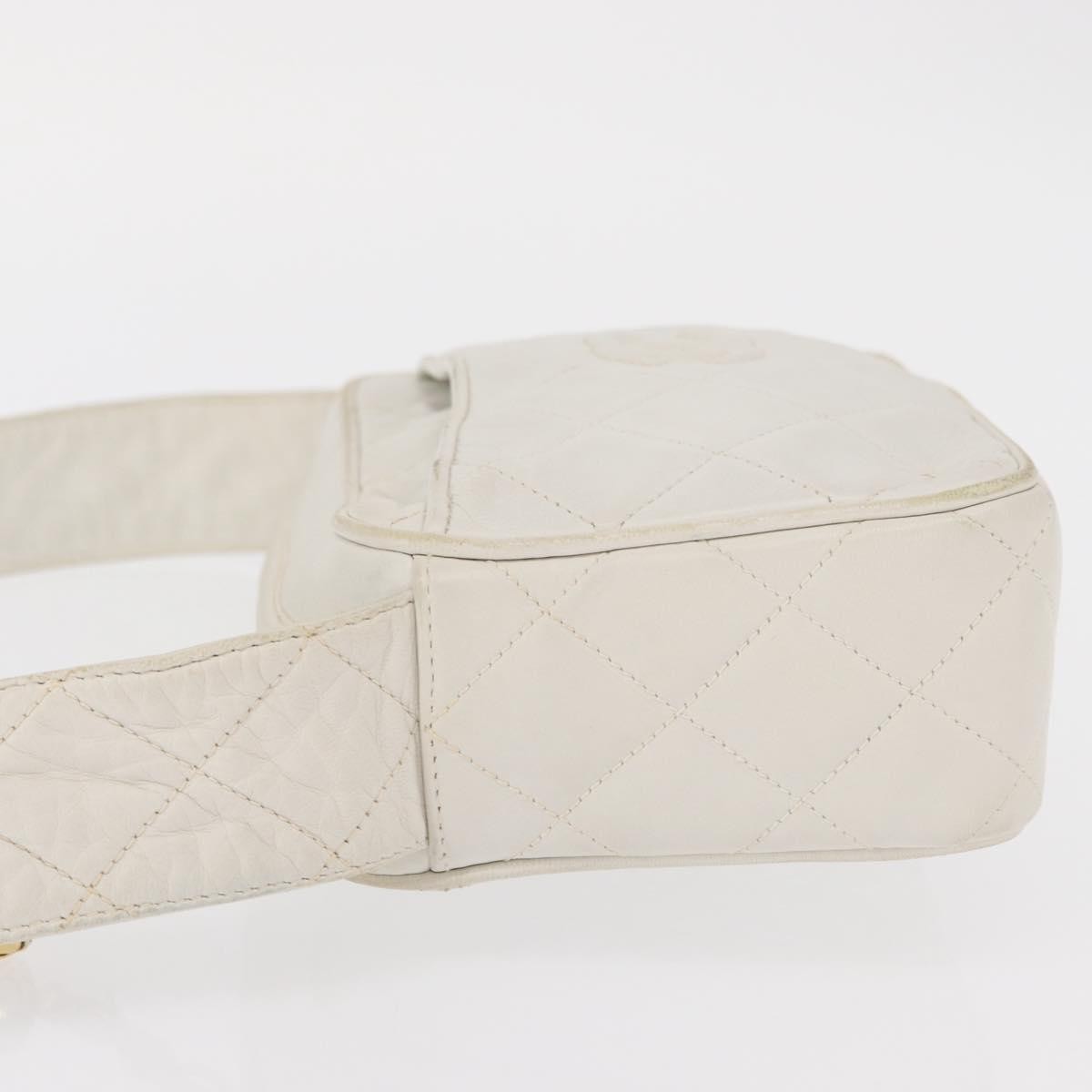 Chanel Vintage Diamond Cc Slit Pocket Camera Quilted Leather White Leather Shoulder Bag Bag (Pre-Owned)