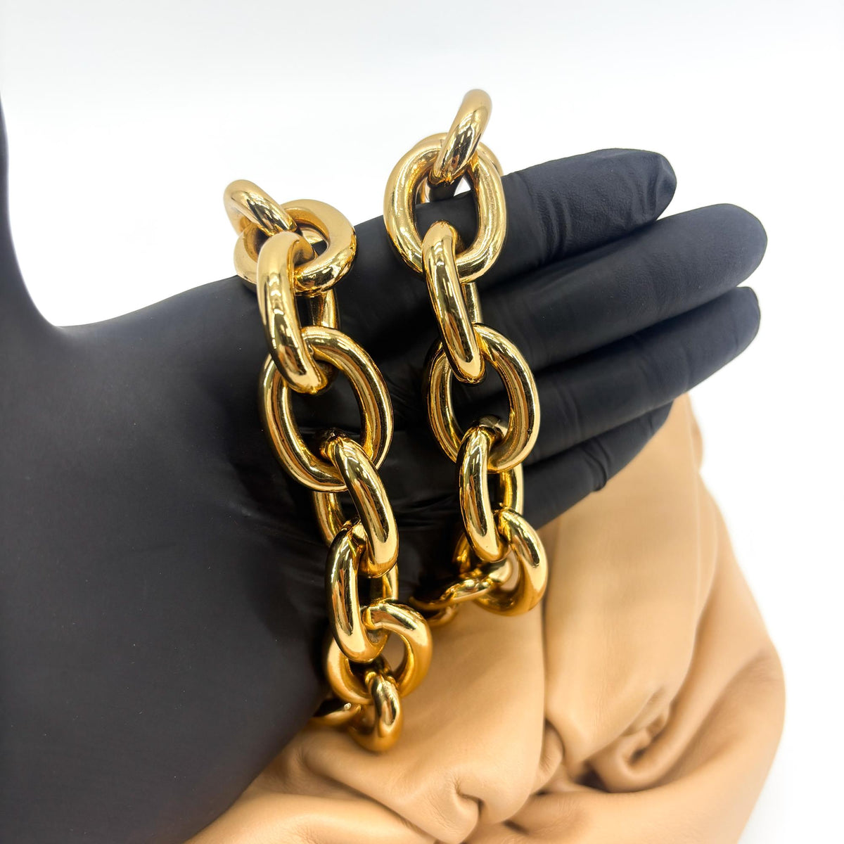 Bottega Veneta The Chain Pouch Leather Yellow Leather Clutche & Pouche Bag (Pre-Owned)