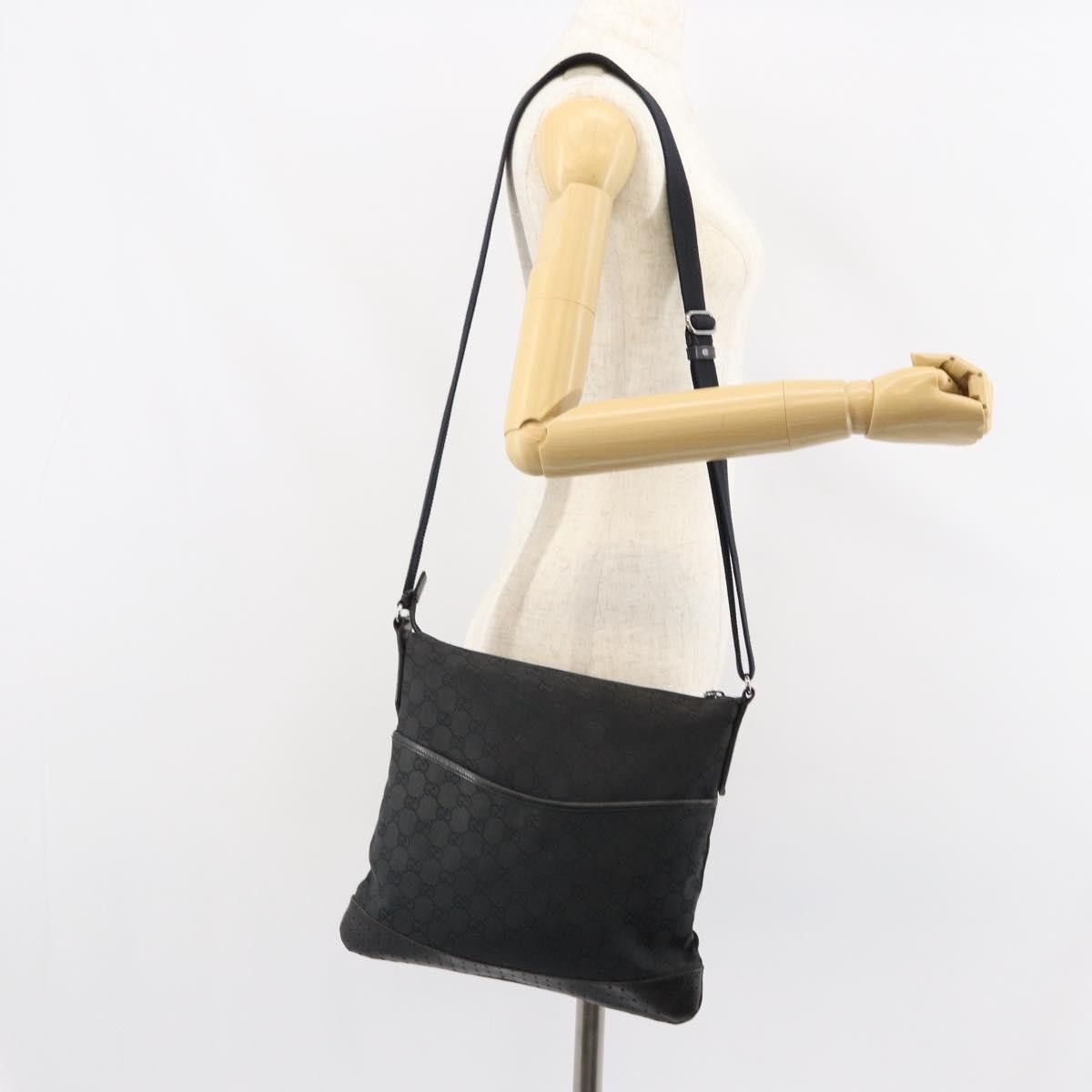 Gucci Zip Messenger Gg Canvas With Perforated Leather Black Canvas Shoulder Bag Bag (Pre-Owned)