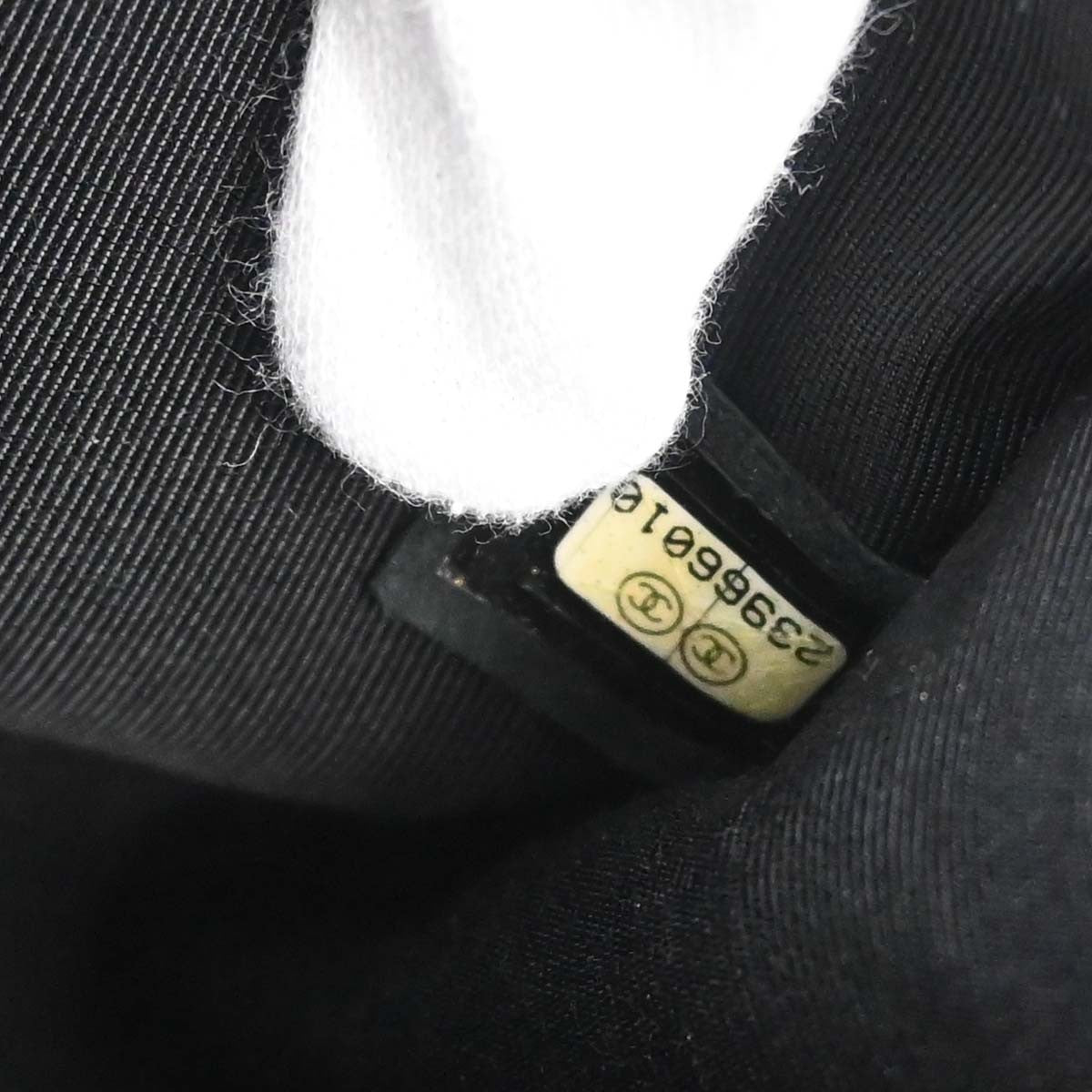 Chanel Boy Chanel Quilted Black Leather Shoulder Bag Bag (Pre-Owned)