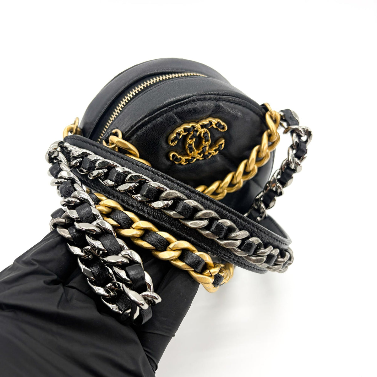 Chanel 19 Round Clutch With Chain Quilted Leather Black Leather Clutche & Pouche Bag (Pre-Owned)