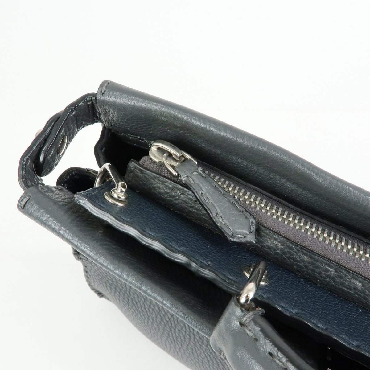 Fendi Selleria Peekaboo Grainy Leather Gray Leather Handbag (Pre-Owned)