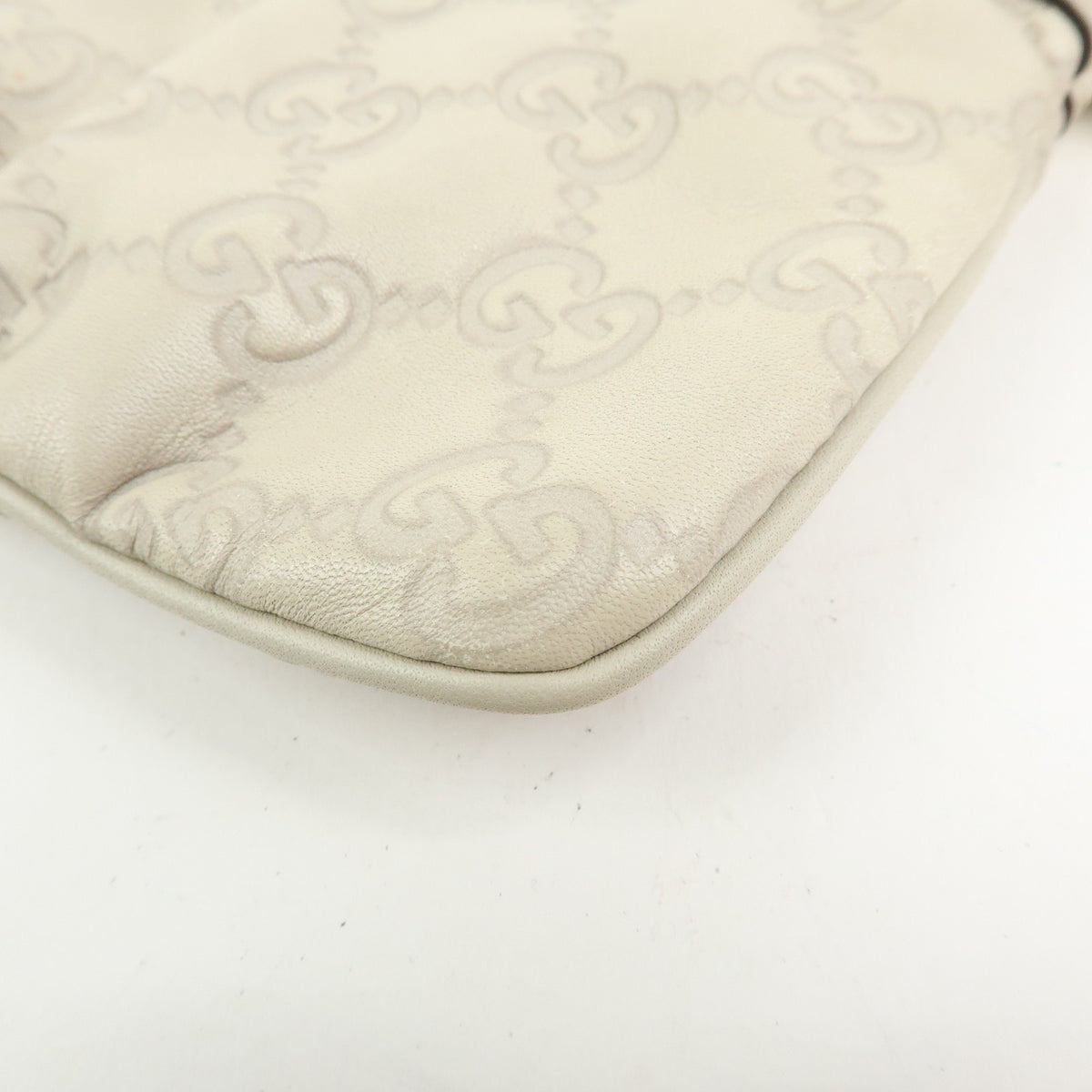 Gucci Heart Wristlet Guccissima Leather Beige Leather Clutche & Pouche Bag (Pre-Owned)