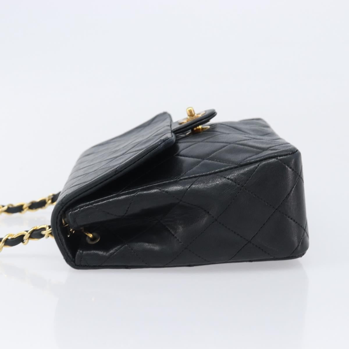 Chanel Vintage Cc Chain Flap Quilted Leather Black Leather Handbag (Pre-Owned)
