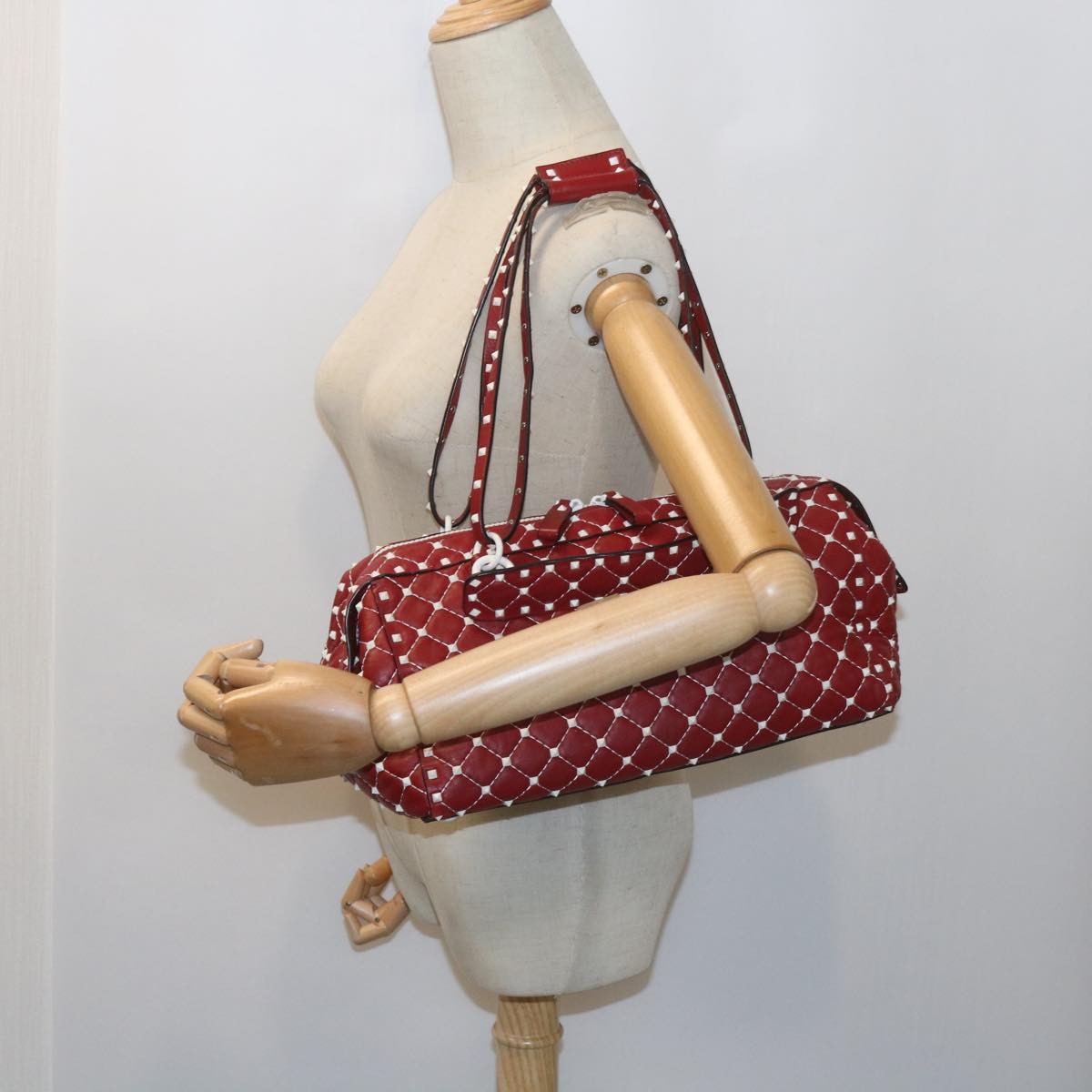 Valentino Garavani Free Rockstud Spike Duffle Quilted Leather Red Leather Shoulder Bag Bag (Pre-Owned)