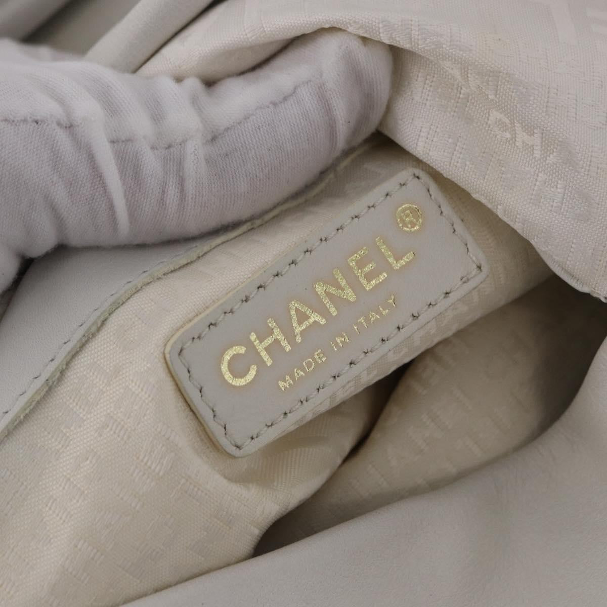 Chanel Vintage Cc Handle Bucket Leather White Leather Handbag (Pre-Owned)