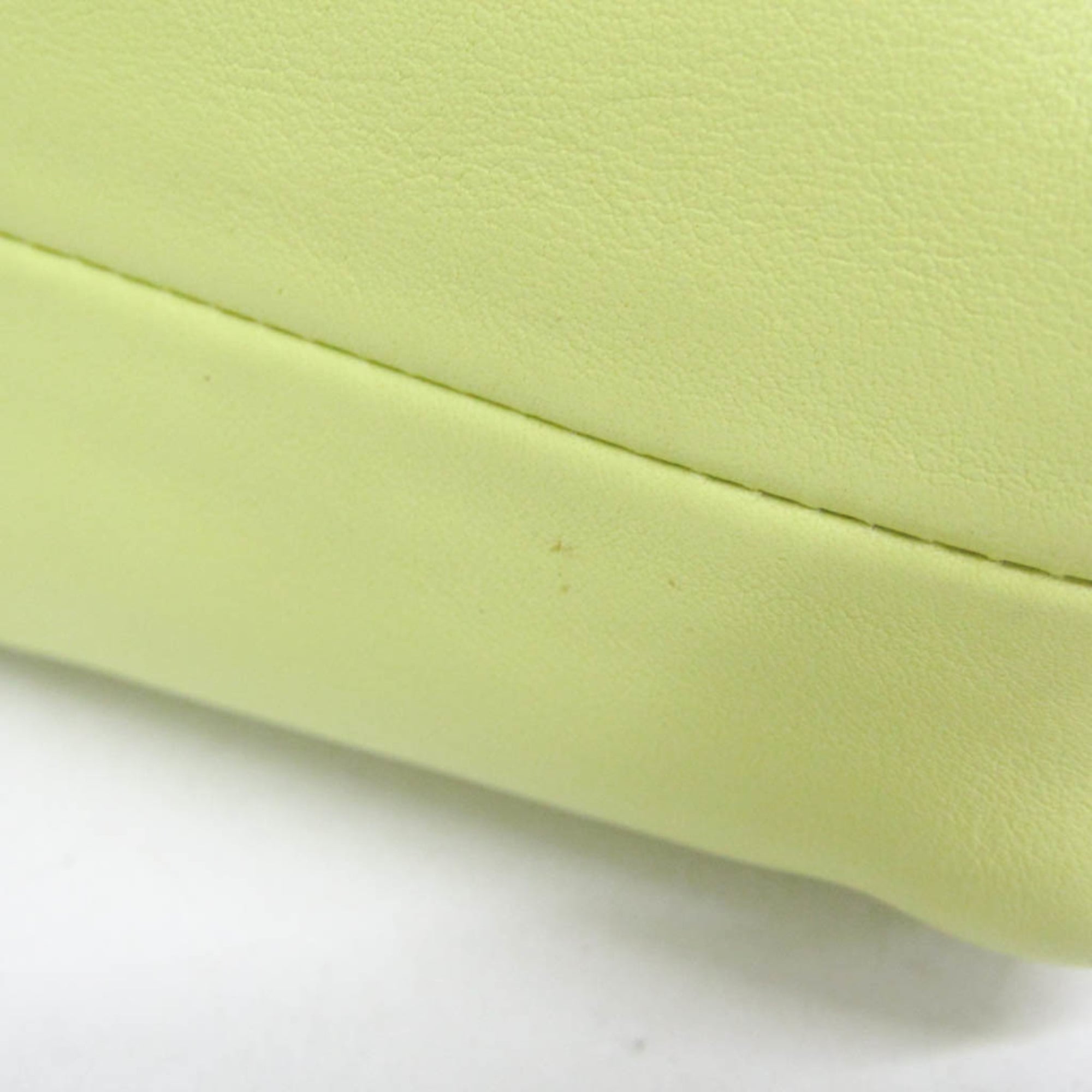 Bottega Veneta The Pouch Leather Green Leather Clutche & Pouche Bag (Pre-Owned)
