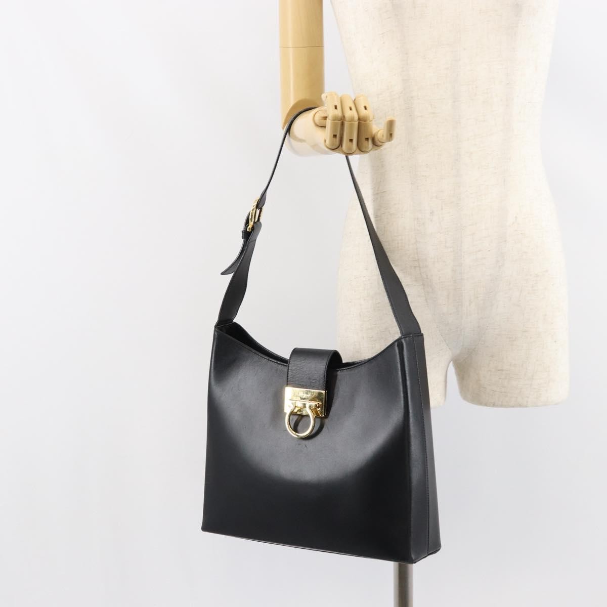 Salvatore Ferragamo Gancio Flap Hobo Leather Black Leather Shoulder Bag Bag (Pre-Owned)