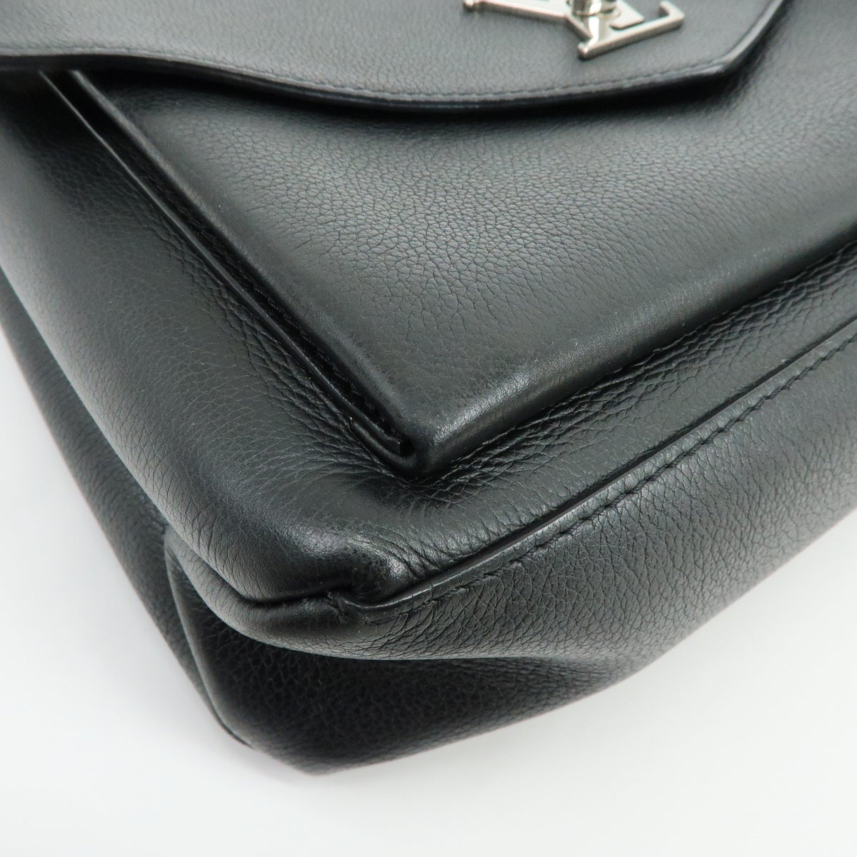 Louis Vuitton Lockme Ever Leather Black Leather Handbag (Pre-Owned)