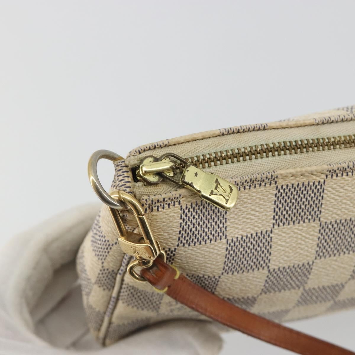 Louis Vuitton Pochette Accessoires Damier Beige Canvas Clutche & Pouche Bag (Pre-Owned)