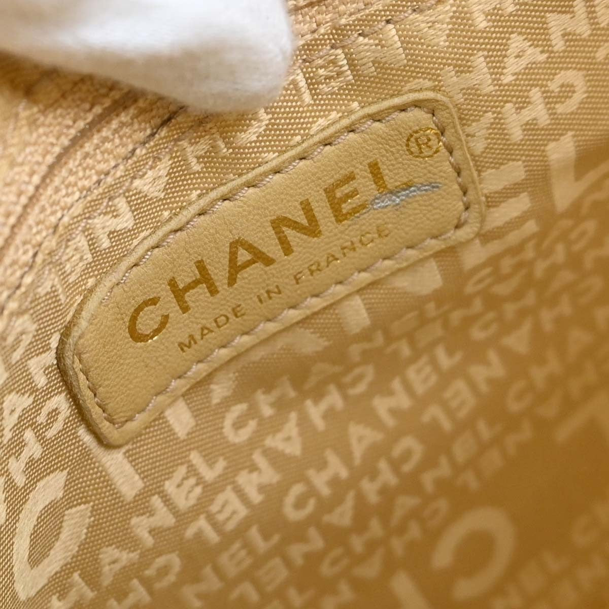 Chanel Chocolate Bar Cc Quilted Leather Beige Leather Shoulder Bag Bag (Pre-Owned)