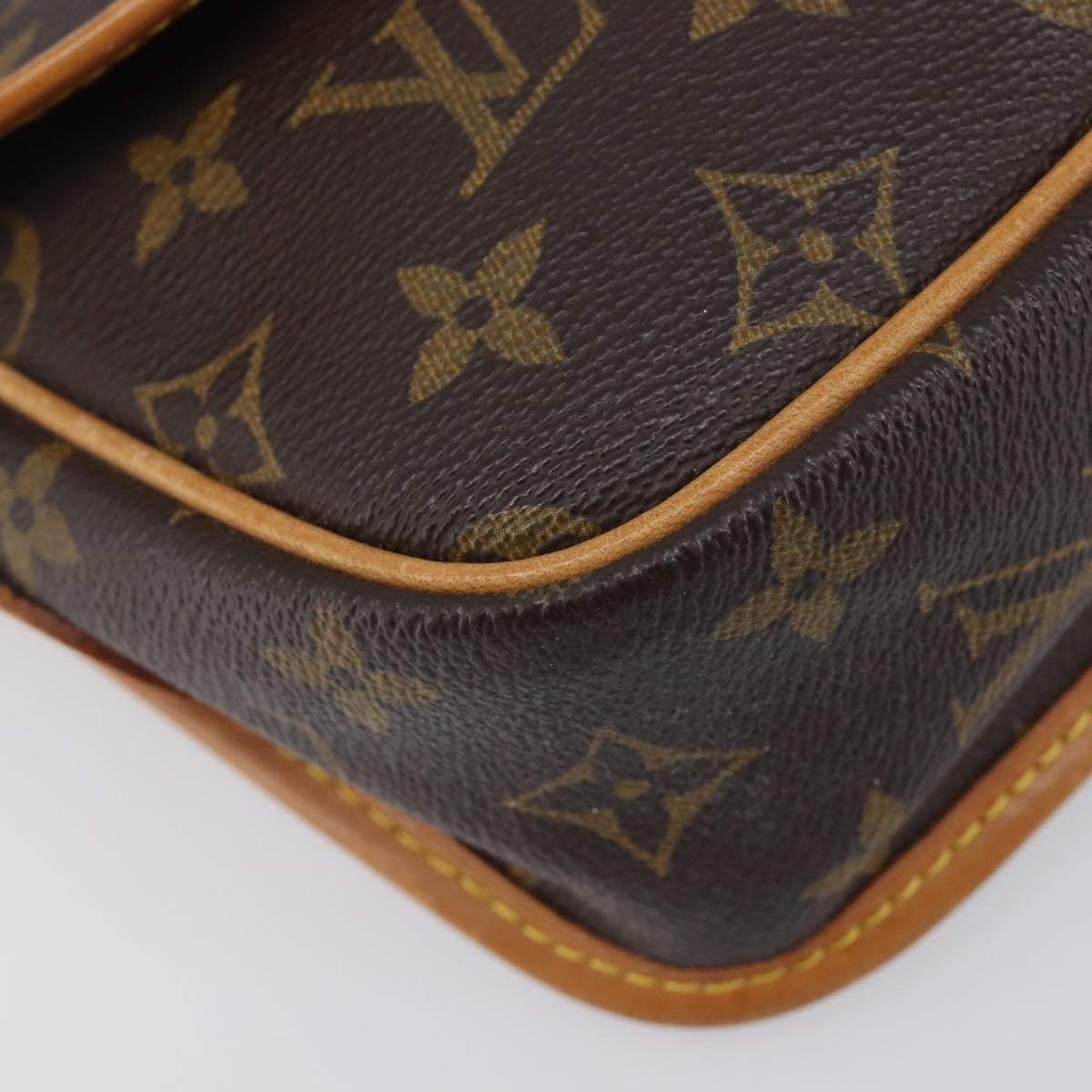 Louis Vuitton Sac Gibeciere Messenger Monogram Canvas Brown Canvas Shoulder Bag Bag (Pre-Owned)