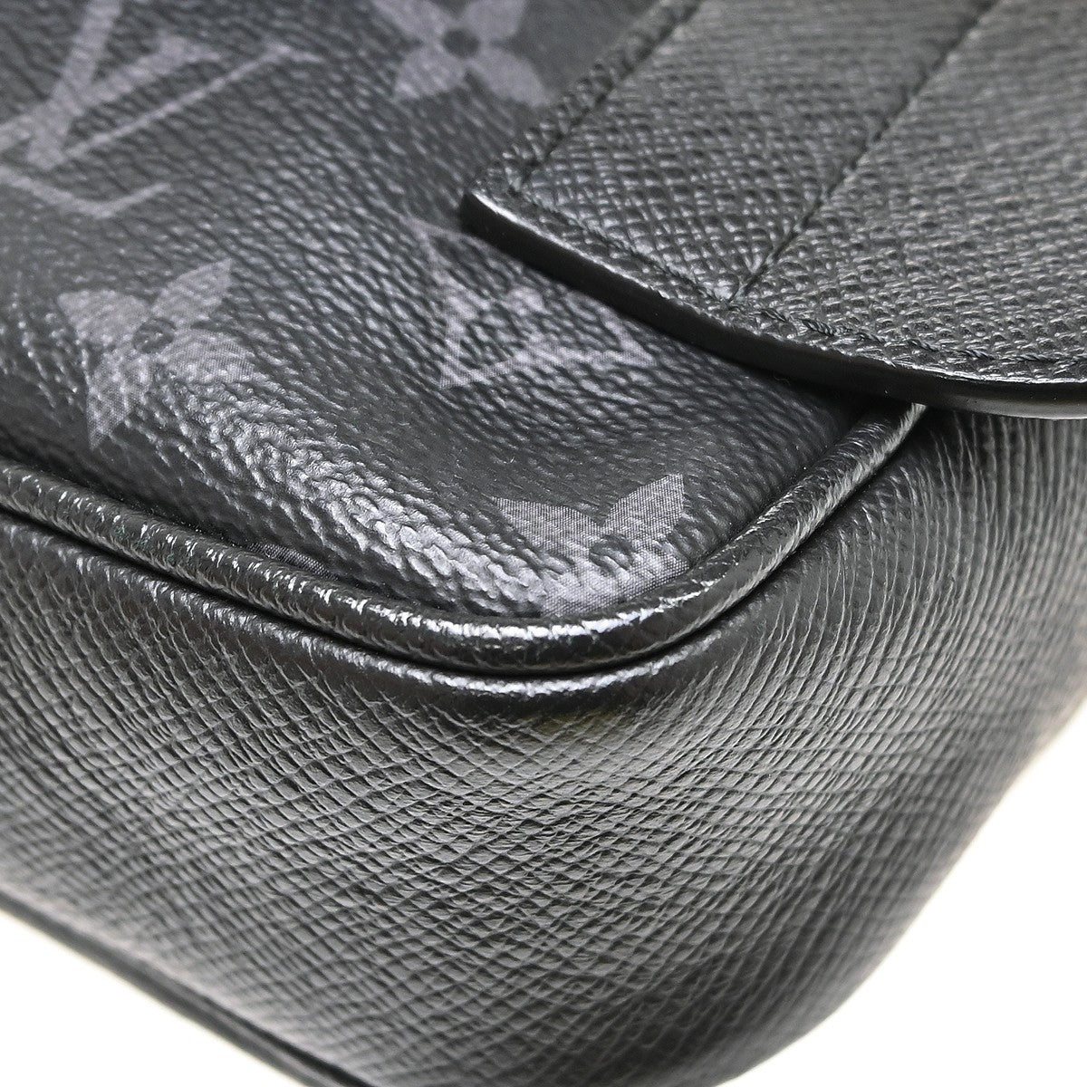 Louis Vuitton Outdoor Bumbag Monogram Taigarama Black Leather Shoulder Bag Bag (Pre-Owned)