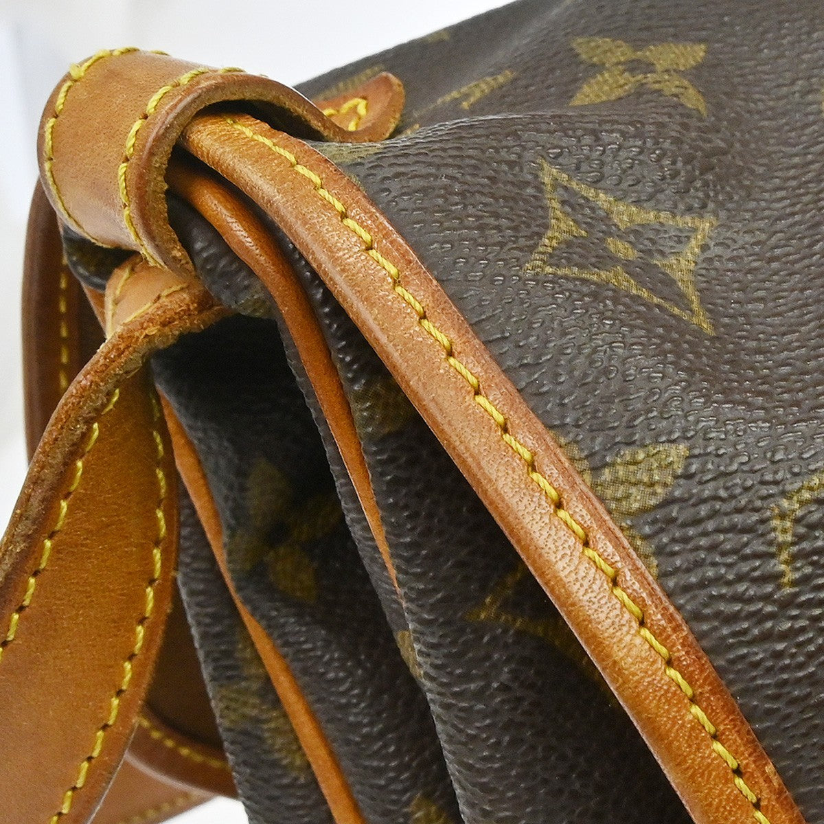 Louis Vuitton Saumur Messenger Monogram Canvas Brown Canvas Shoulder Bag Bag (Pre-Owned)