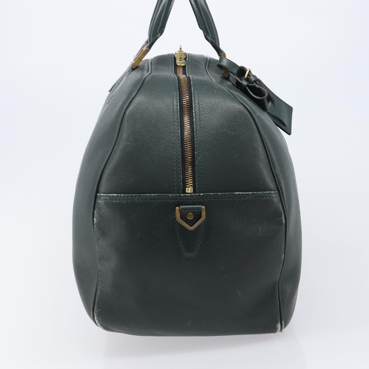Louis Vuitton Kendall Taiga Leather Green Leather Handbag (Pre-Owned)