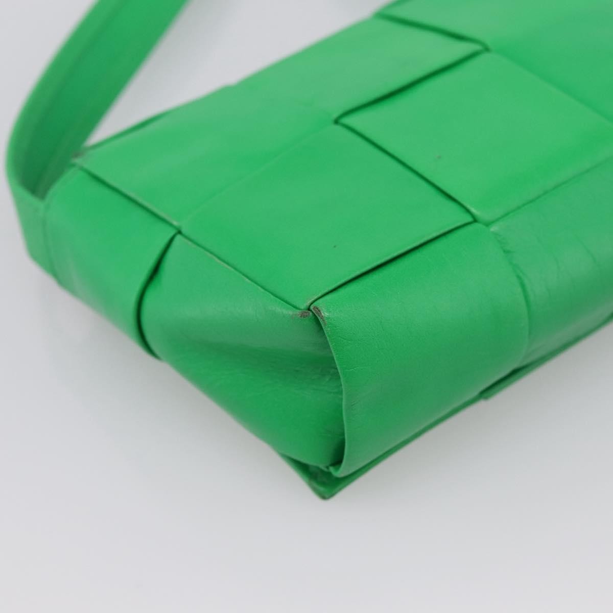 Bottega Veneta Cassette Maxi Intrecciato Leather Green Leather Clutche & Pouche Bag (Pre-Owned)