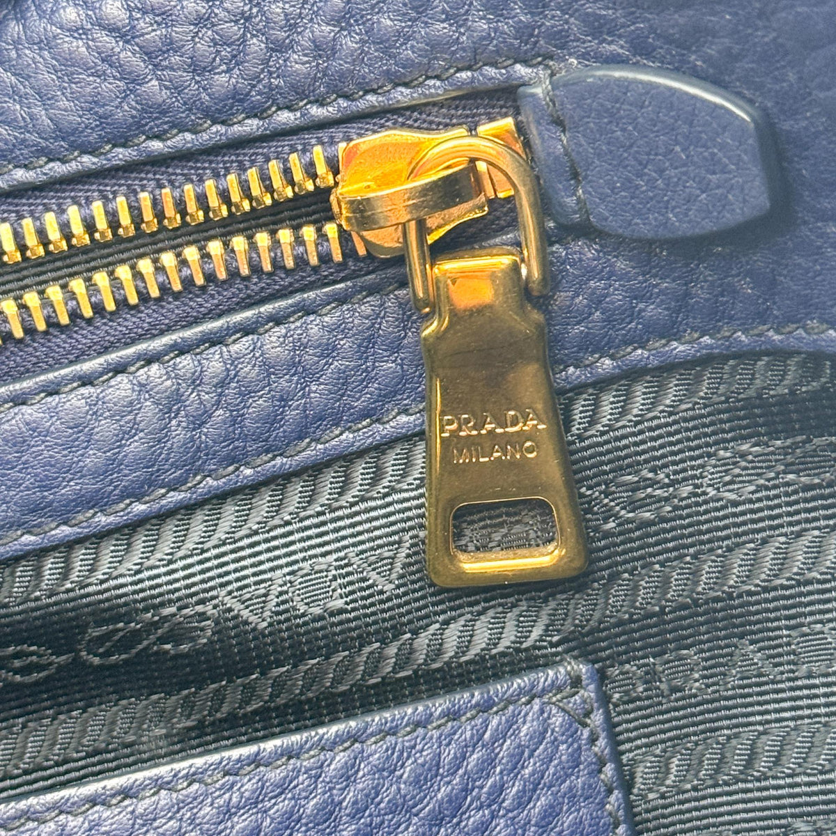 Prada Tote Vitello Daino Vitello Daino Navy Calfskin Tote Bag Bag (Pre-Owned)