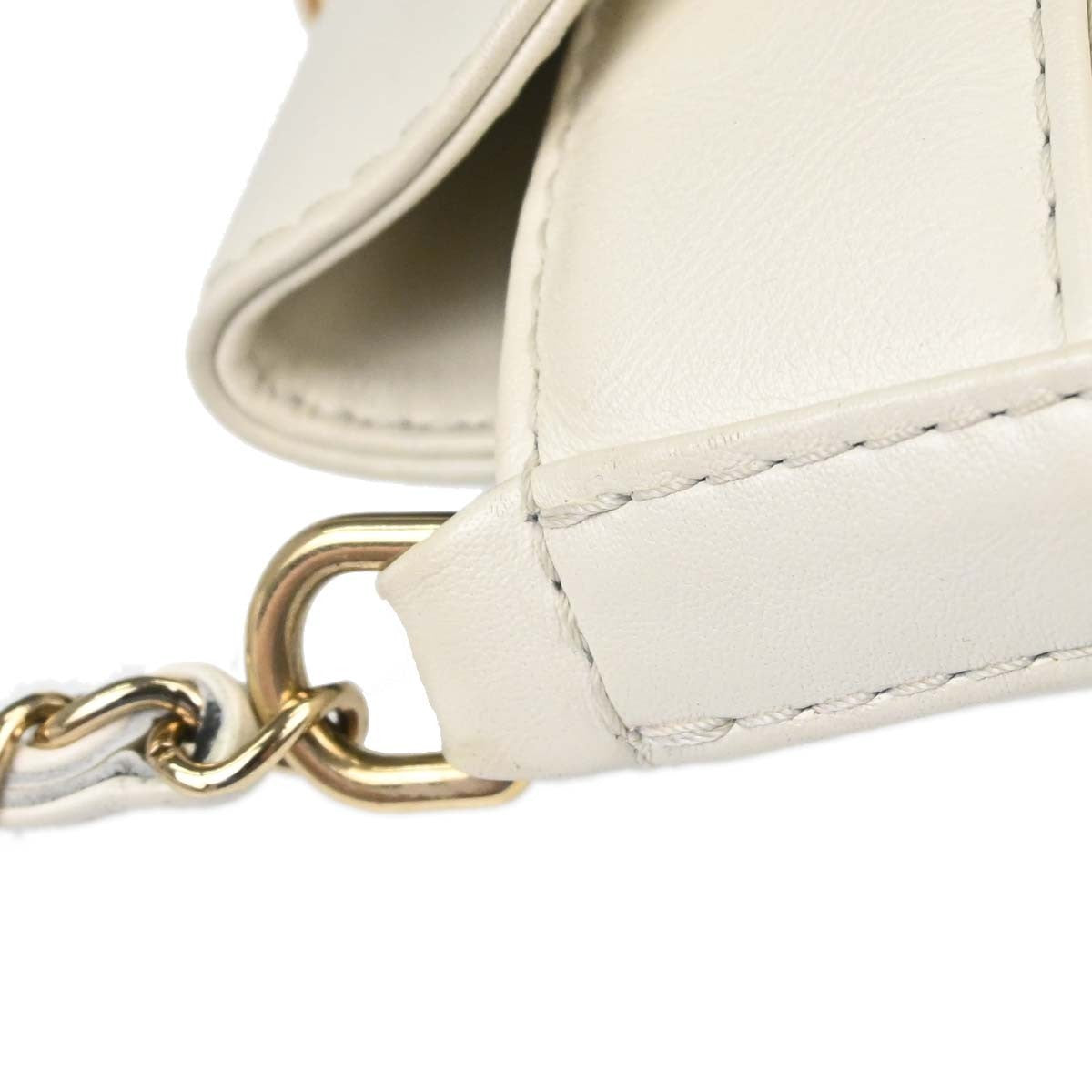 Chanel Vintage Cc Turnlock Flap Leather White Leather Shoulder Bag Bag (Pre-Owned)