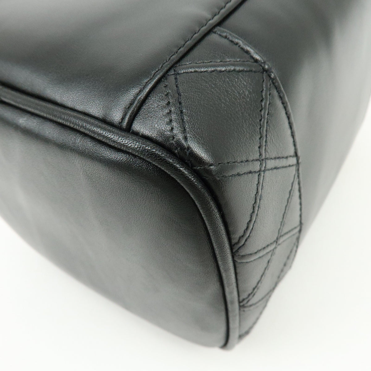 Chanel Vanity Leather Black Leather Handbag (Pre-Owned)