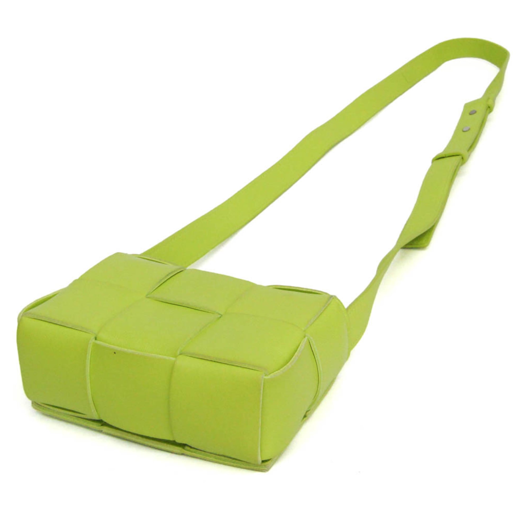 Bottega Veneta Cassette Maxi Intrecciato Leather Green Leather Clutche & Pouche Bag (Pre-Owned)