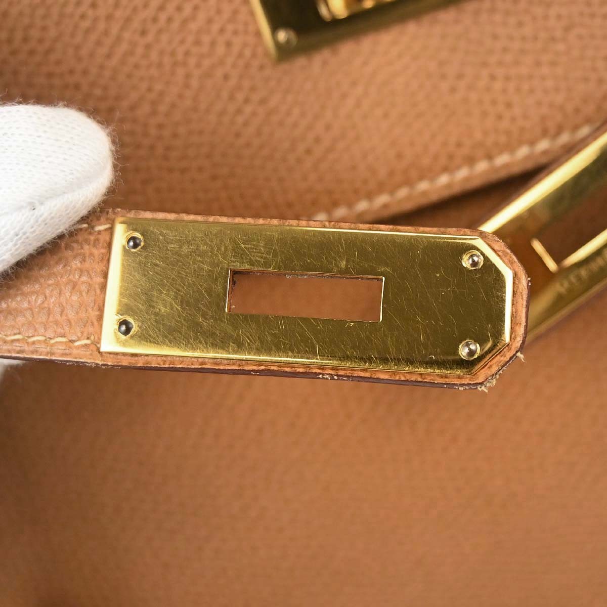 Hermes Kelly Brown Courchevel With Gold Hardware Beige Calfskin Handbag (Pre-Owned)
