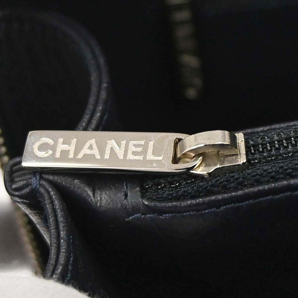 Chanel Filigree Vanity Case Quilted Caviar With Striped Leather Navy Leather Clutche & Pouche Bag (Pre-Owned)