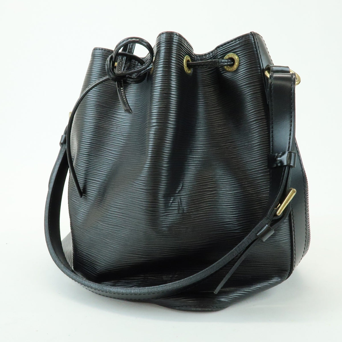 Louis Vuitton Petit Noe Epi Leather Black Leather Handbag (Pre-Owned)