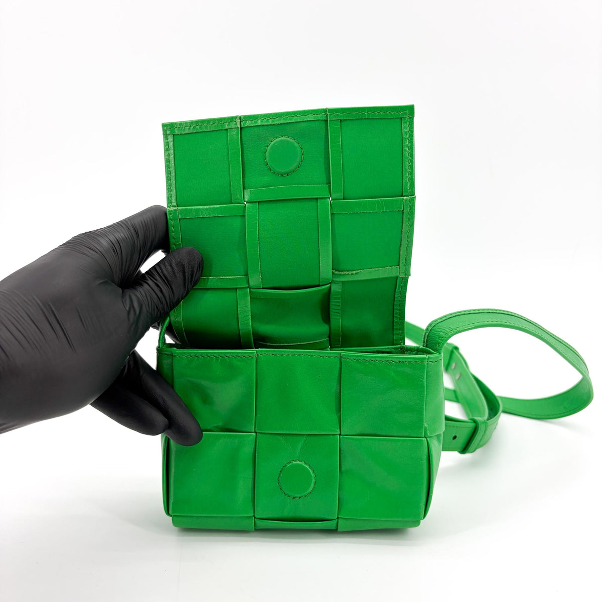 Bottega Veneta Cassette Maxi Intrecciato Leather Green Leather Crossbody Bag Bag (Pre-Owned)