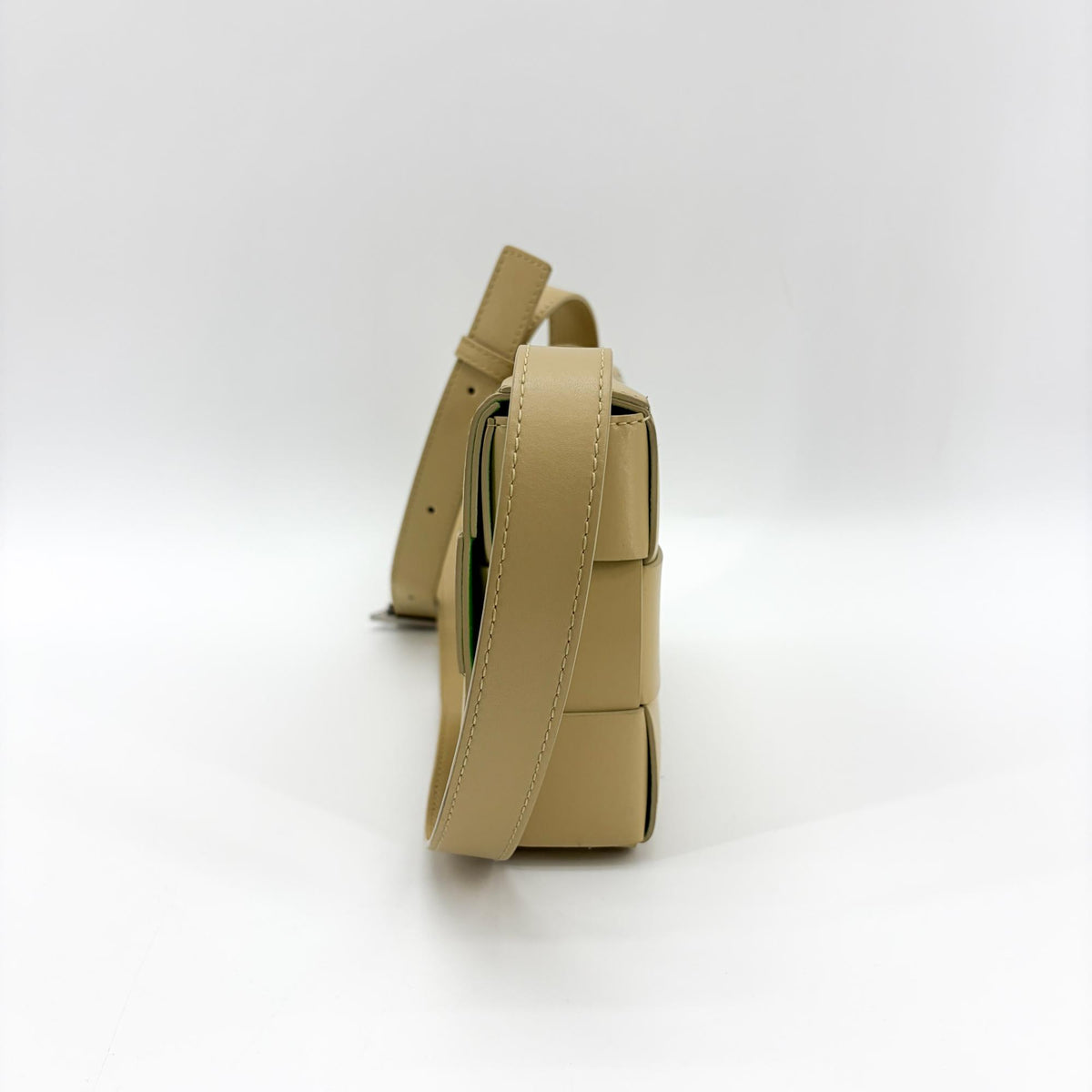 Bottega Veneta Cassette Zip Maxi Intrecciato Webbed Canvas Beige Other Crossbody Bag Bag (Pre-Owned)