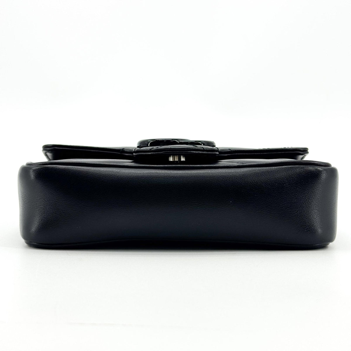 Gucci Gg Marmont Flap Matelasse Leather Black Leather Handbag (Pre-Owned)