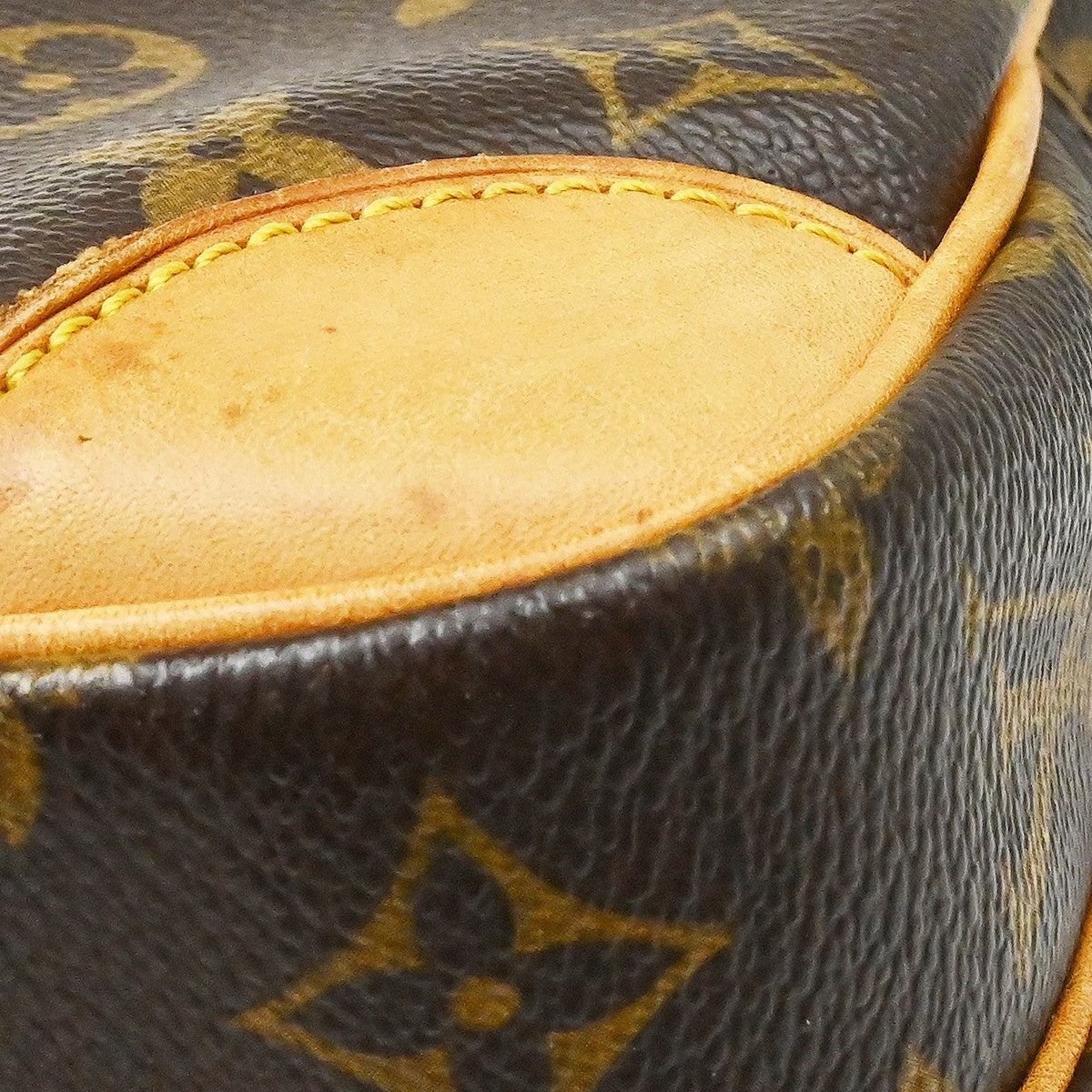 Louis Vuitton Nil Messenger Monogram Canvas Brown Canvas Shoulder Bag Bag (Pre-Owned)