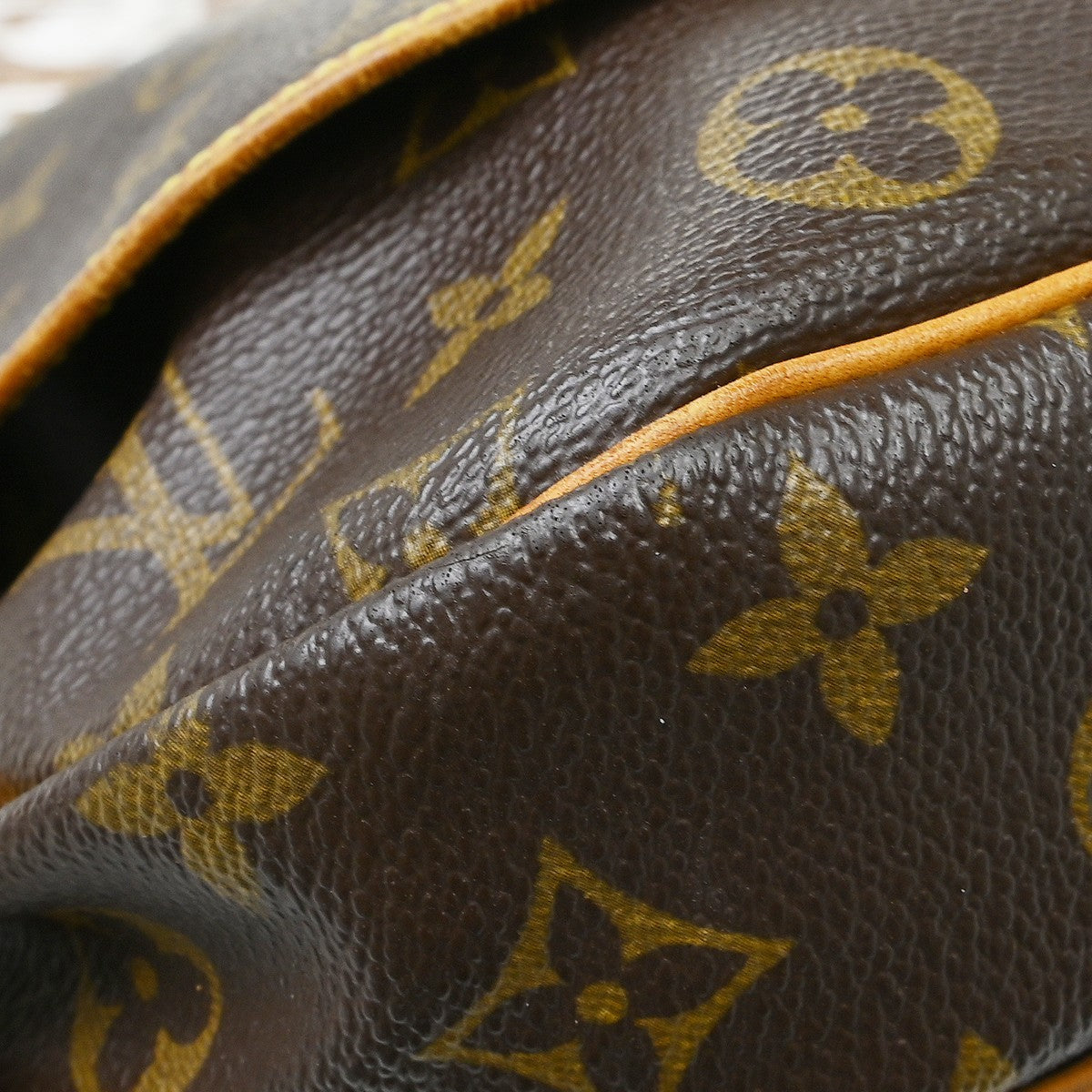 Louis Vuitton Saumur Monogram Brown Canvas Shoulder Bag Bag (Pre-Owned)