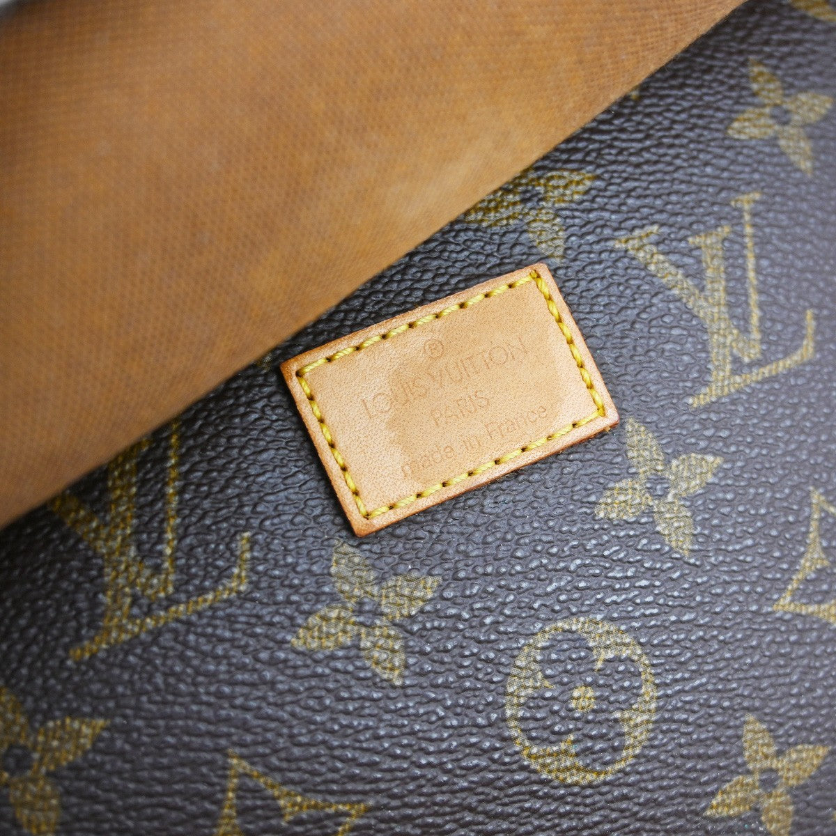 Louis Vuitton Saumur Monogram Brown Canvas Shoulder Bag Bag (Pre-Owned)