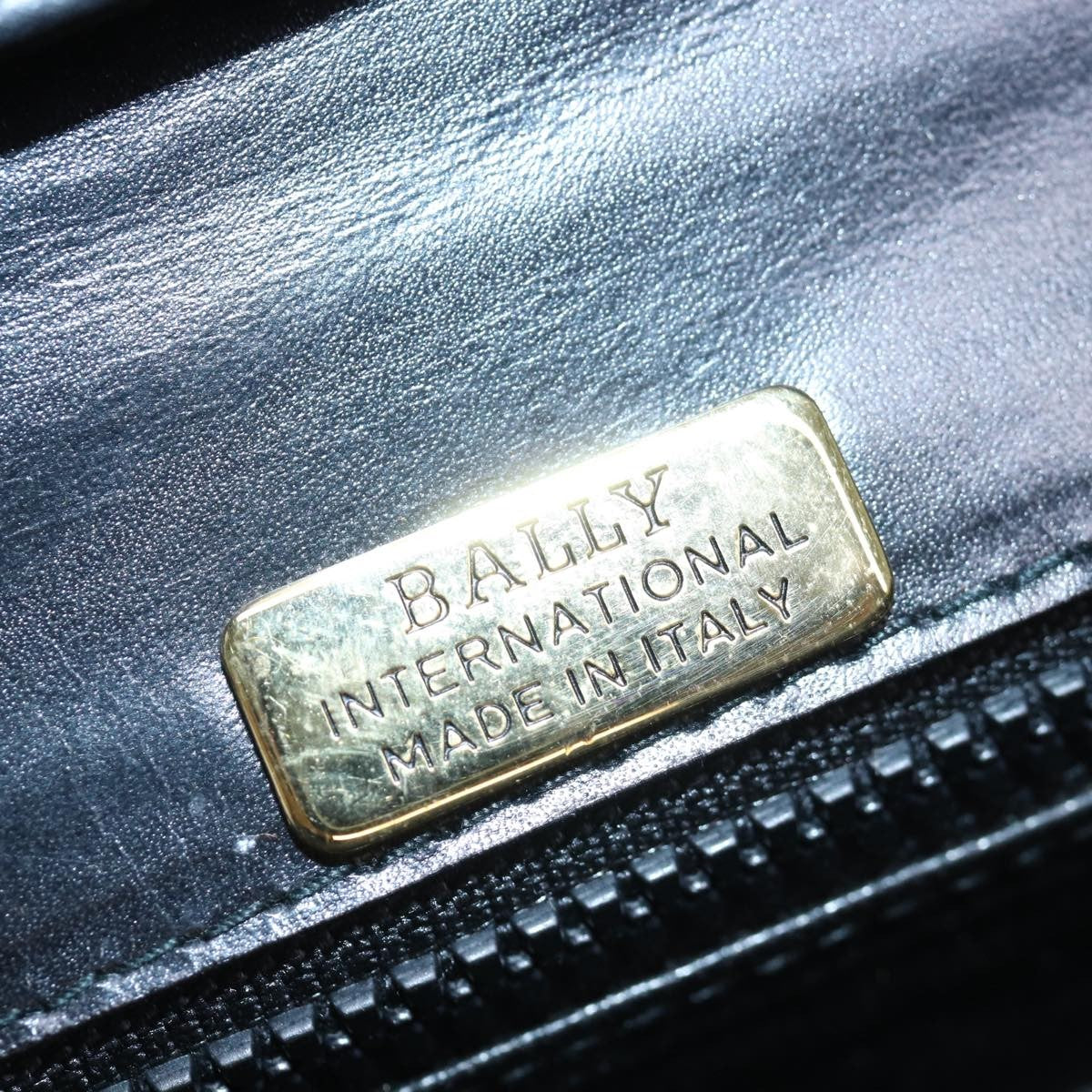 Bally Vintage Leather Black Leather Shoulder Bag Bag (Pre-Owned)