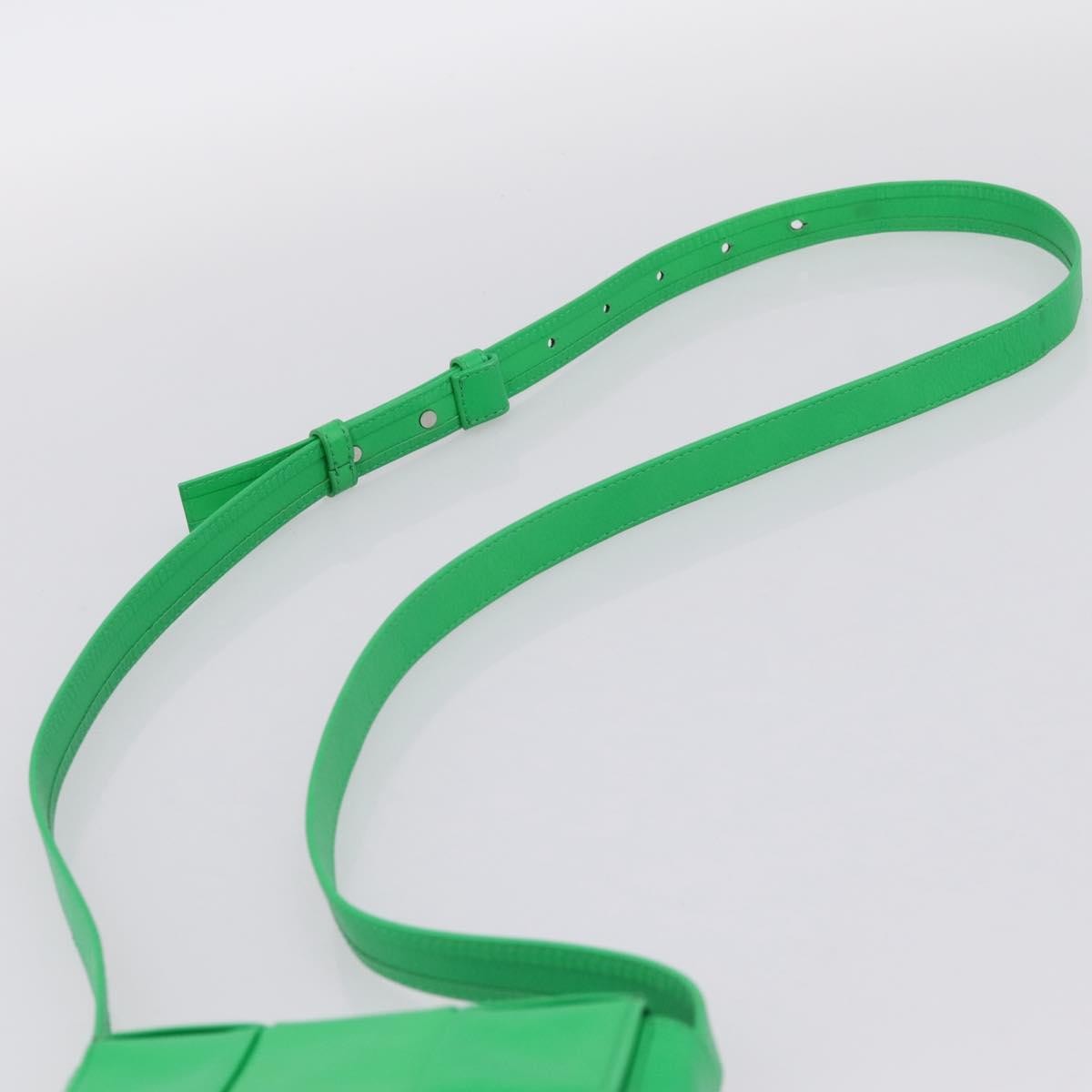 Bottega Veneta Cassette Maxi Intrecciato Leather Green Leather Clutche & Pouche Bag (Pre-Owned)