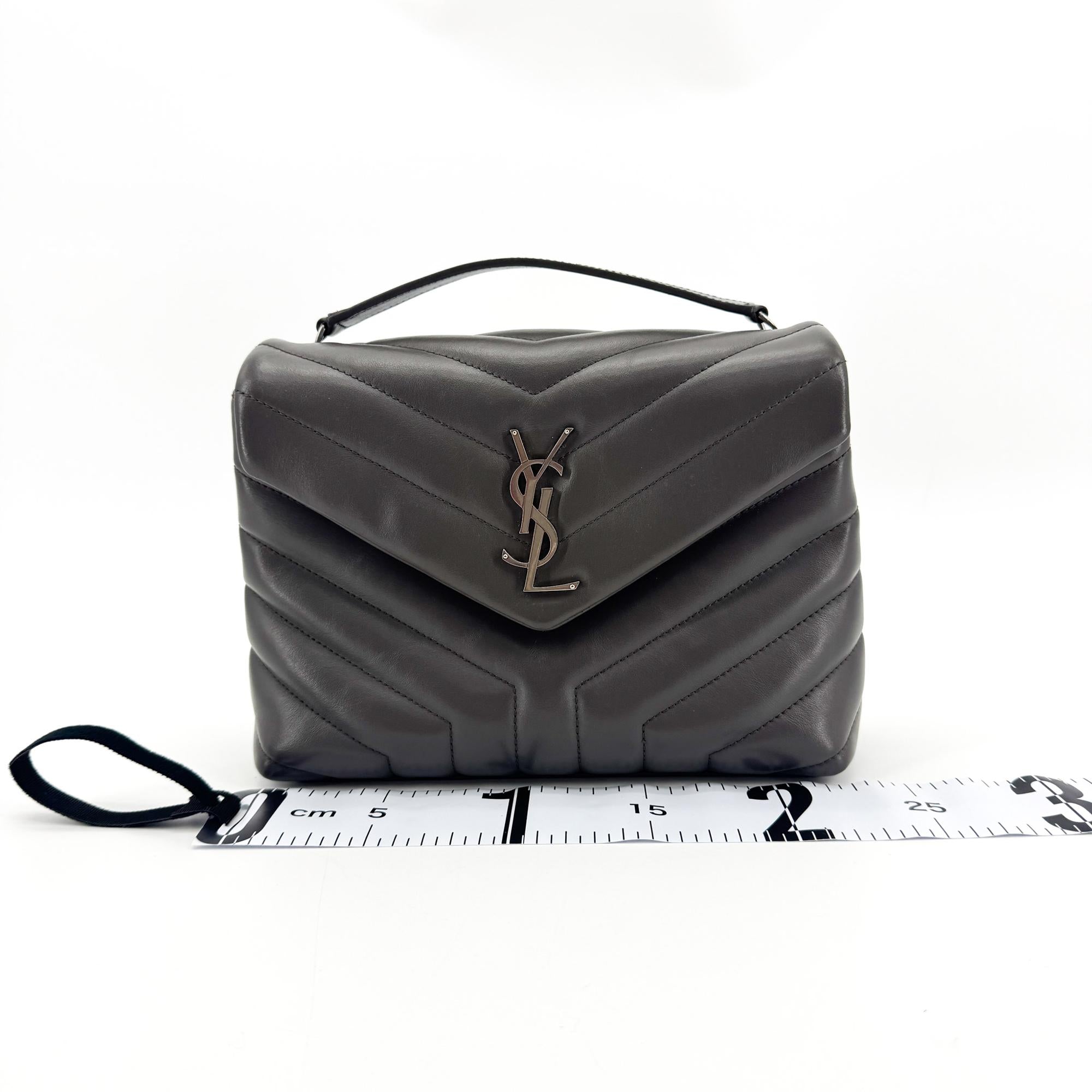 Saint Laurent Loulou Top Handle Matelasse Chevron Leather Black Leather Handbag (Pre-Owned)