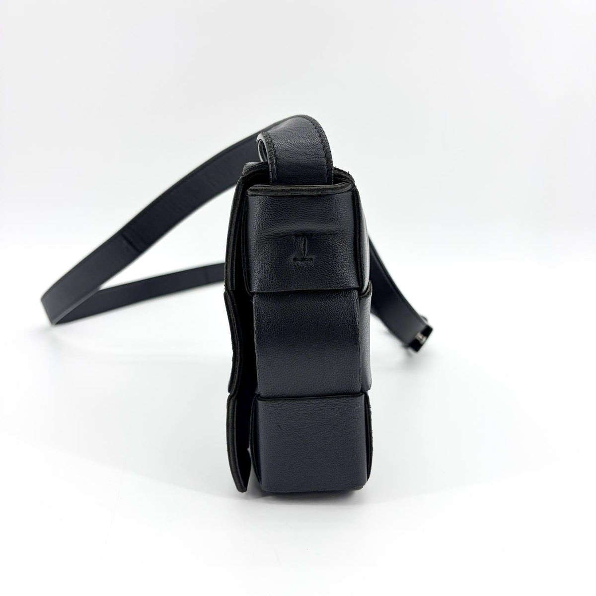 Bottega Veneta Cassette Maxi Intrecciato Patent Black Leather Crossbody Bag Bag (Pre-Owned)