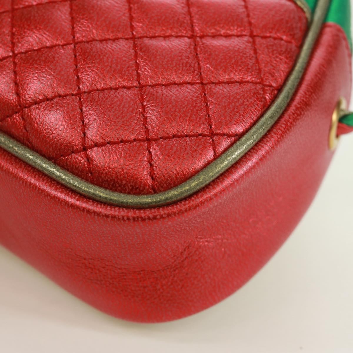 Gucci Trapuntata Camera Quilted Laminated Leather Red Leather Shoulder Bag Bag (Pre-Owned)