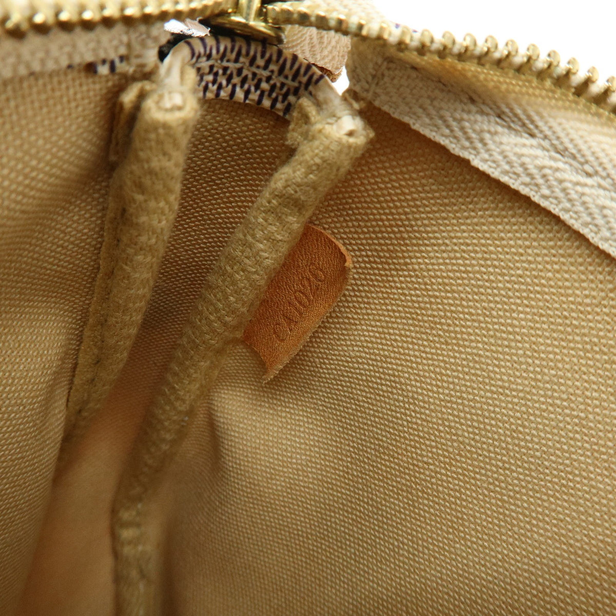 Louis Vuitton Pochette Accessoires Damier White Canvas Clutche & Pouche Bag (Pre-Owned)
