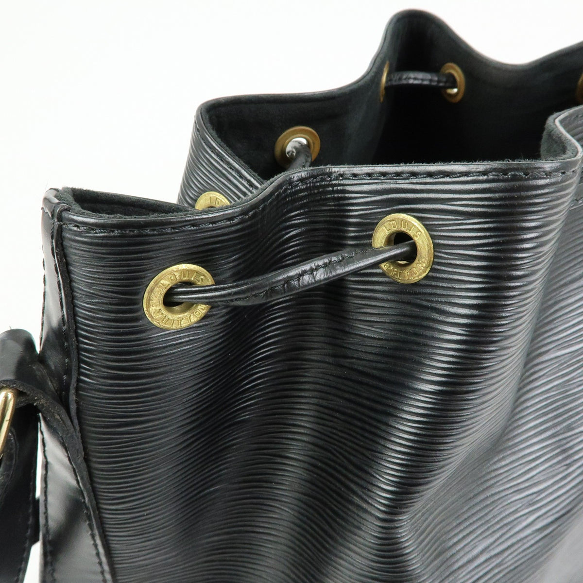 Louis Vuitton Petit Noe Epi Leather Black Leather Handbag (Pre-Owned)