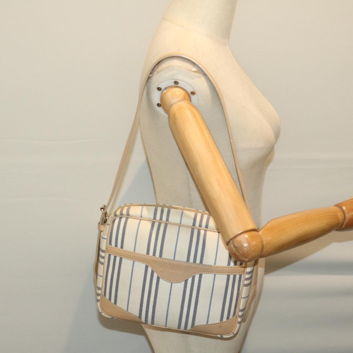 Burberry Nova Check Canvas Beige Canvas Shoulder Bag Bag (Pre-Owned)