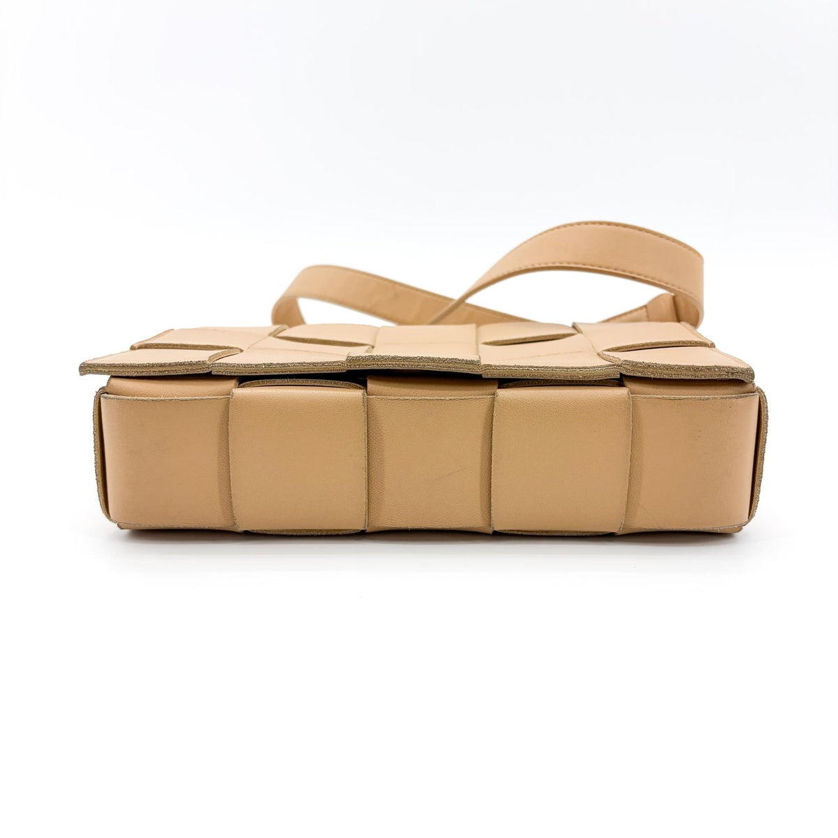 Bottega Veneta Cassette Maxi Intrecciato Leather Beige Leather Crossbody Bag Bag (Pre-Owned)