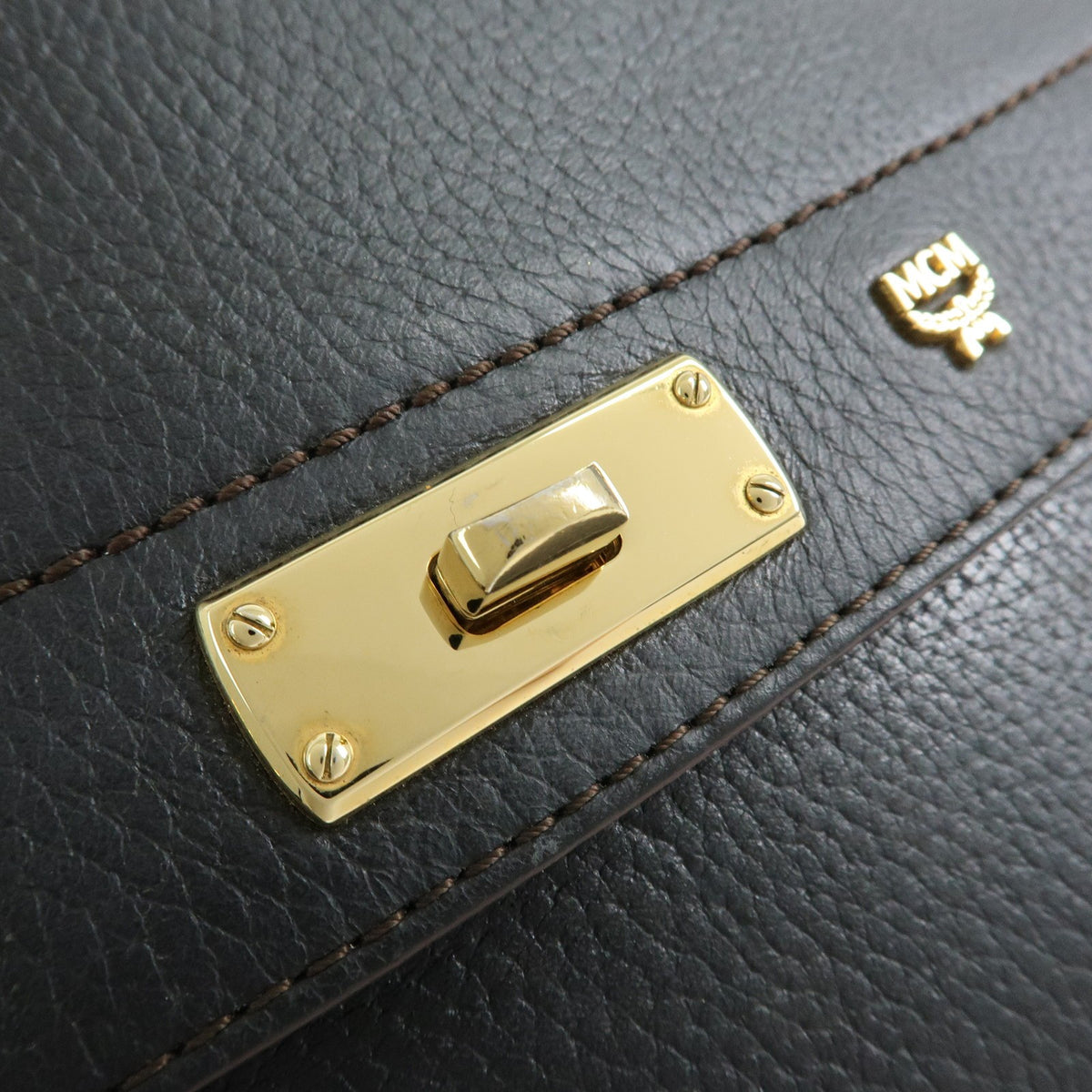 MCM Vintage Leather Black Leather Shoulder Bag Bag (Pre-Owned)