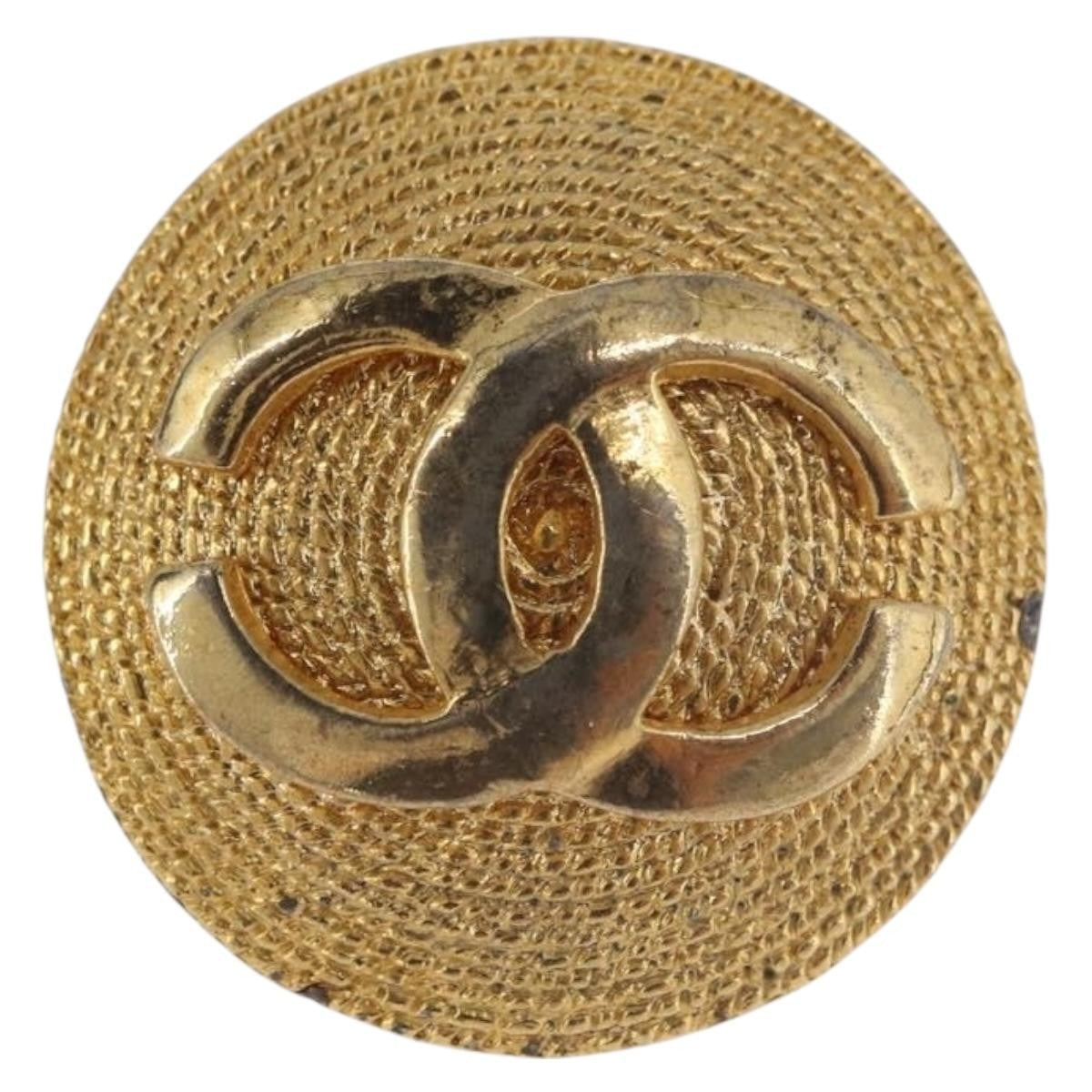 Chanel Vintage Round Cc Clip-On Metal Gold Metal Earrings Jewelry (Pre-Owned)