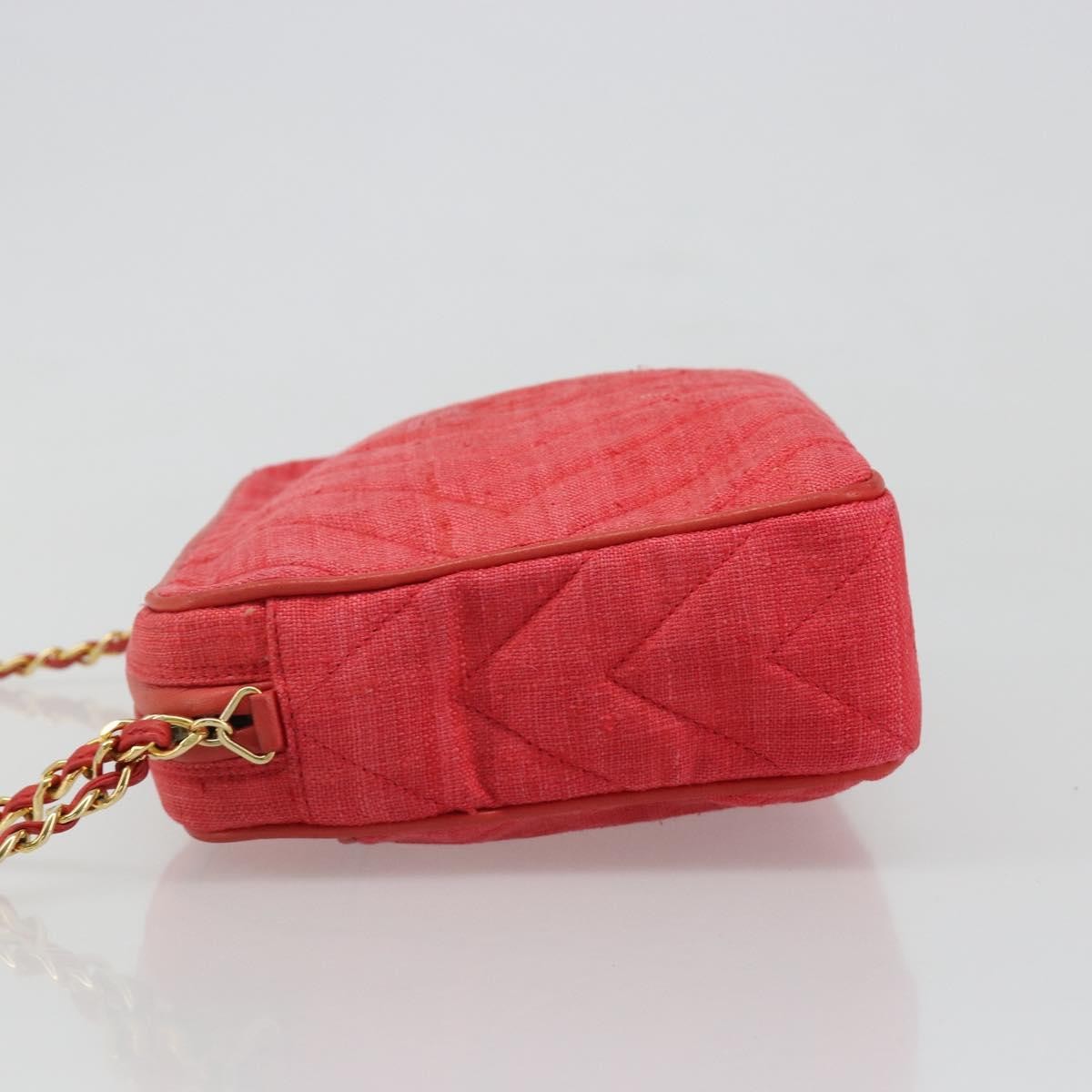 Chanel Vintage Diamond Cc Camera Chevron Canvas Red Canvas Handbag (Pre-Owned)