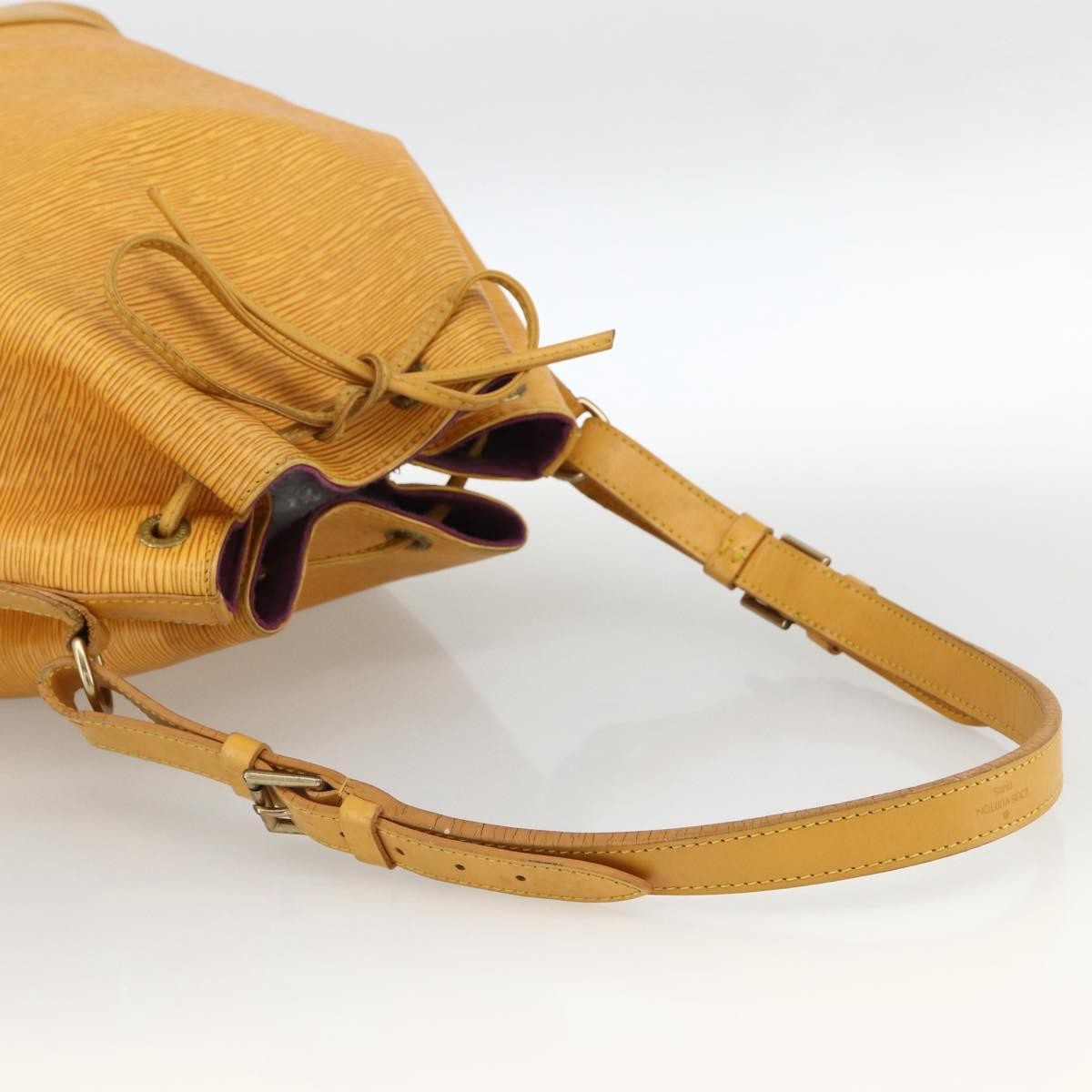 Louis Vuitton Noe Epi Leather Yellow Leather Shoulder Bag Bag (Pre-Owned)