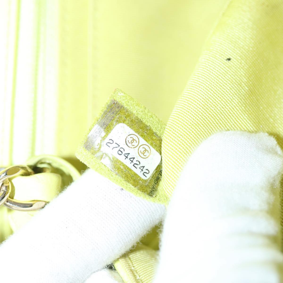 Chanel V-Stich Green Leather Shoulder Bag (Pre-Owned)